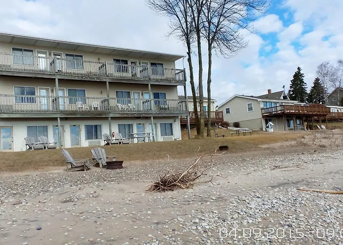 Algoma Beach Motel