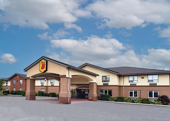 Super 8 By Wyndham Cornwall On