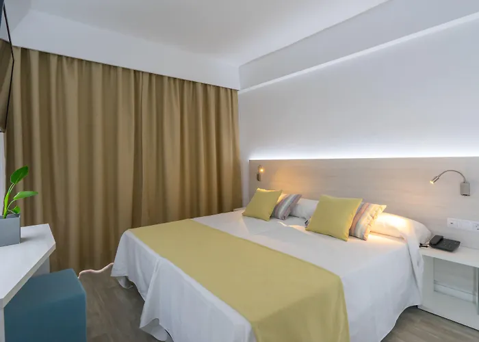 Hotel O7 Vistanova Magaluf 