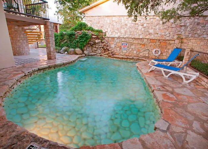 Inn Of The Hills Hotel And Conference Center