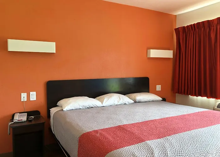Motel 6-Clute, Tx