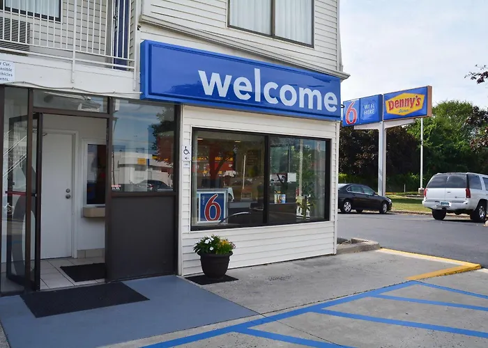 Motel 6-Southington, Ct - Hartford