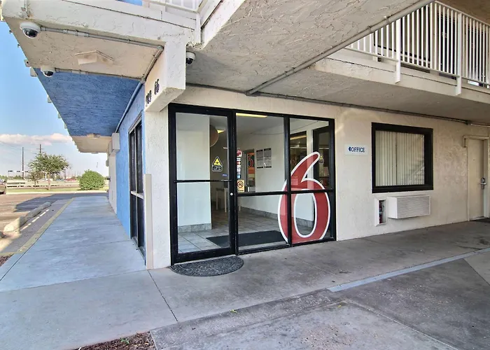 Motel 6-, Tx