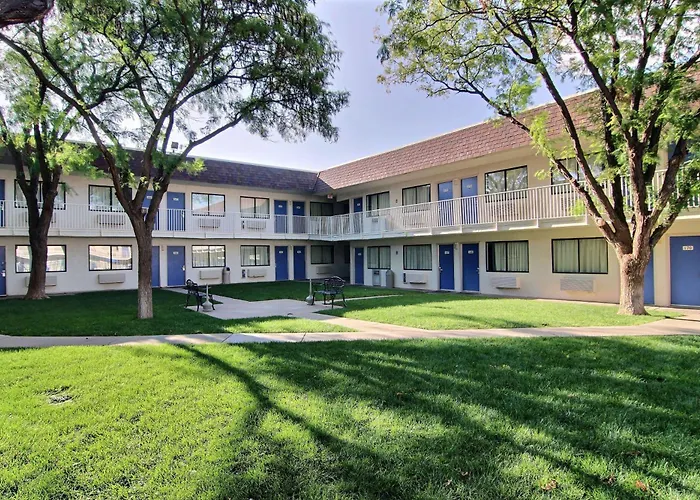 Motel 6-, Tx