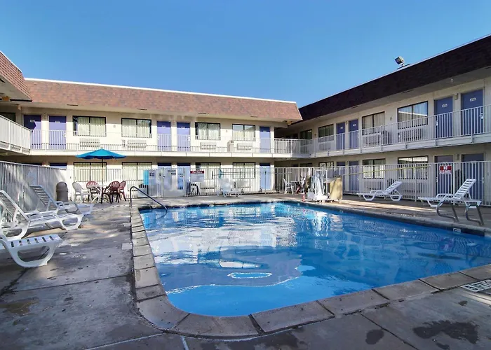 Motel 6-, Tx