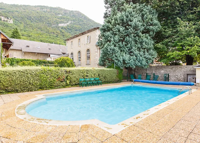 Chateau Des Comtes De Challes