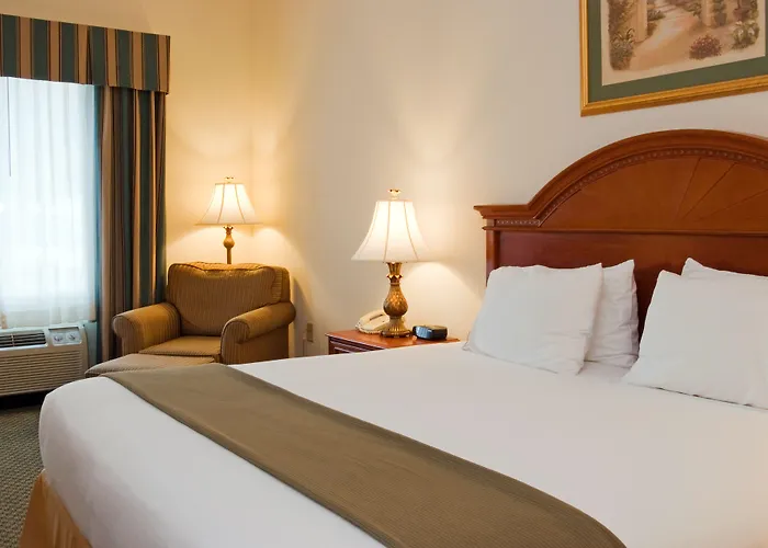 Holiday Inn Express & Suites By Ihg