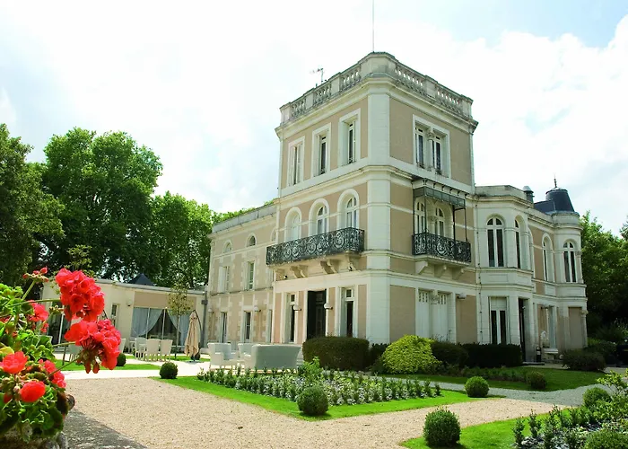 Chateau Du Clos De La Ribaudiere