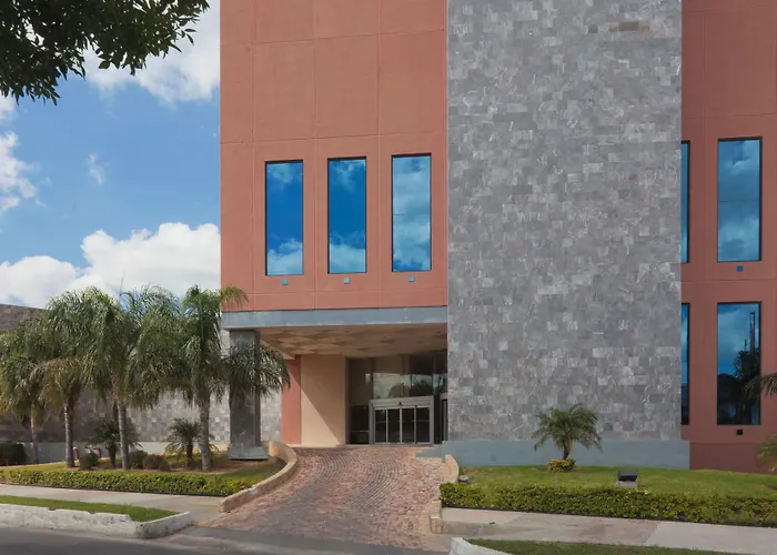 Best Western Plus Nuevo Laredo Inn & Suites