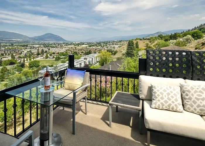 Above The Beach Guest Suites