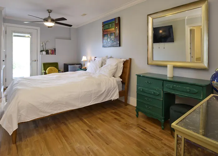 Above The Beach Guest Suites Penticton