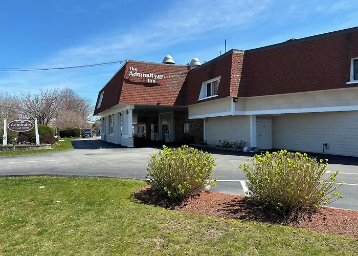 Admiralty Inn & Suites - A Red Collection Hotel