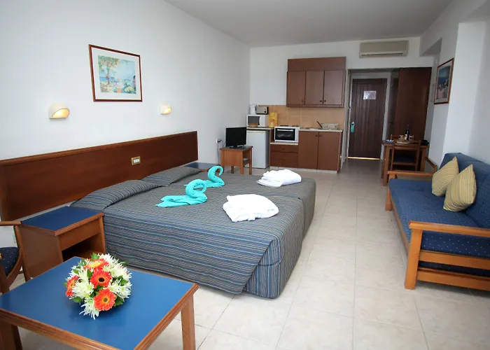 Eleni Holiday Resort Klorakas