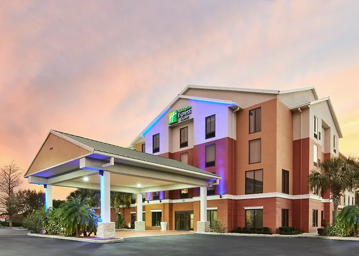 Holiday Inn Express & Suites By Ihg