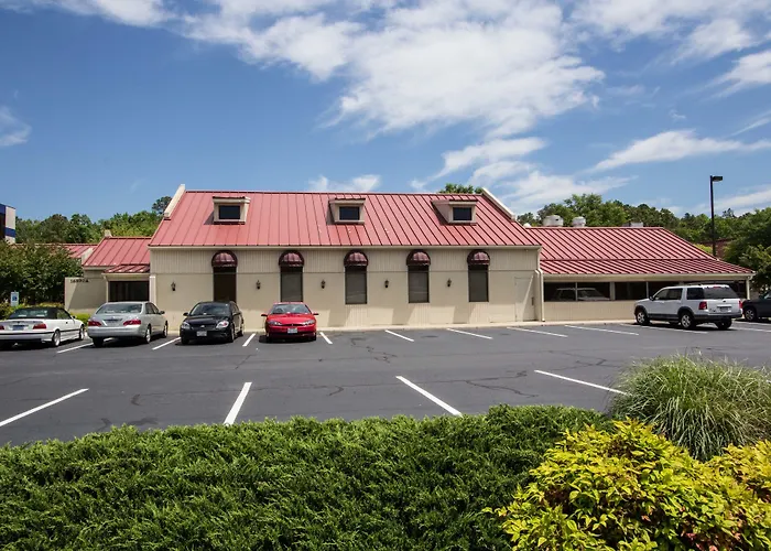 Red Roof Inn & Suites Newport News