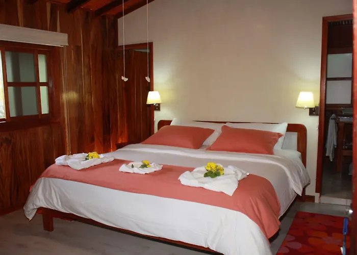 The Wooden House Hotel Puerto Villamil