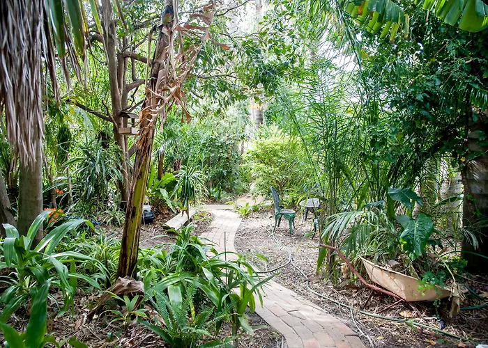 Oasis Inn Ulladulla - Welcoming Guests 18 Years And Older