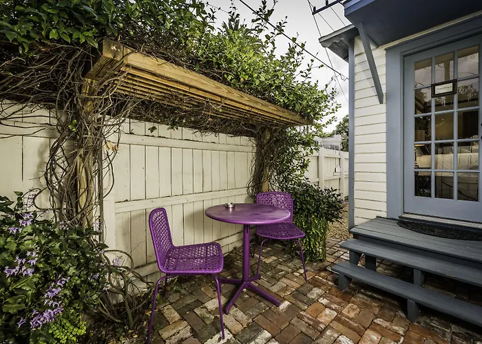 Carriage Way Inn Bed & Breakfast Adults Only - 21 Years Old And Up