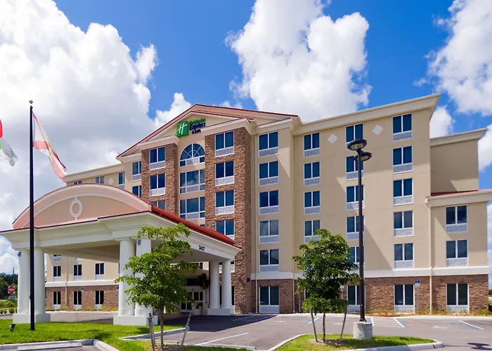 Holiday Inn Express & Suites East - The Forum By Ihg