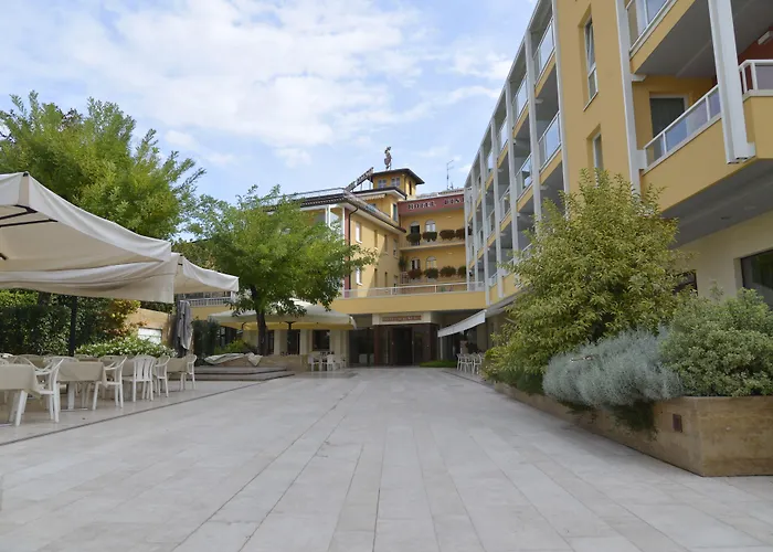 Hotel Bisesti ***S Garda 