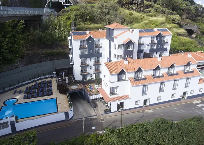 Santa Cruz Village Hotel
