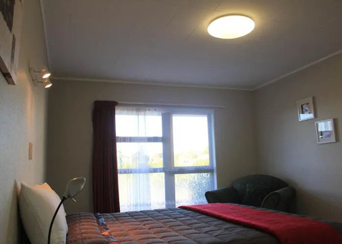 Coronation Court Motel