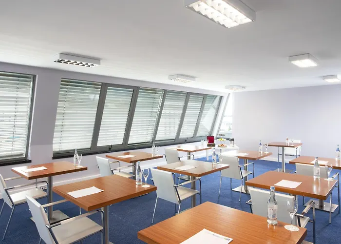 Holiday Inn Express Lisbon Airport By Ihg Portela 