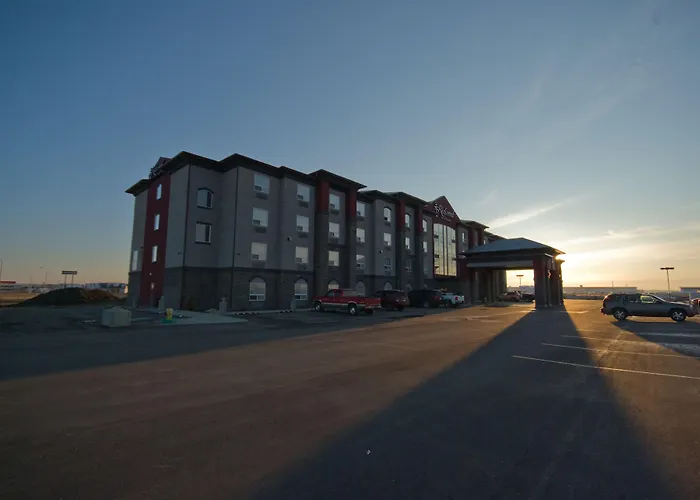 Redwood Inn & Suites