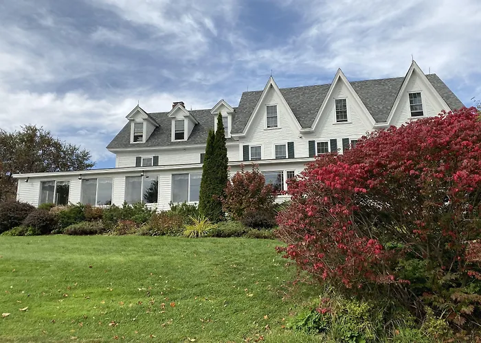 Inn At Pleasant Lake