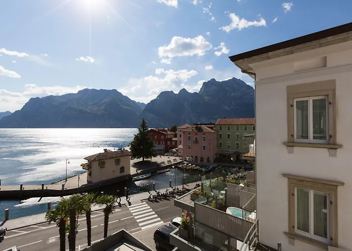 Hotel Lago Di Garda