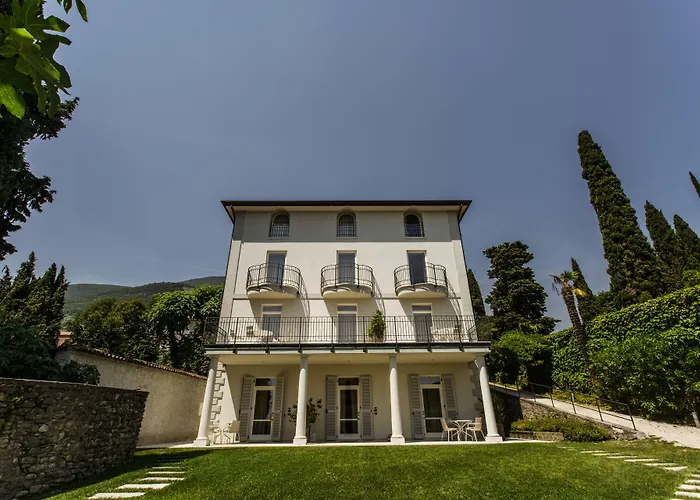 Hotel Bella Riva Gardone Riviera
