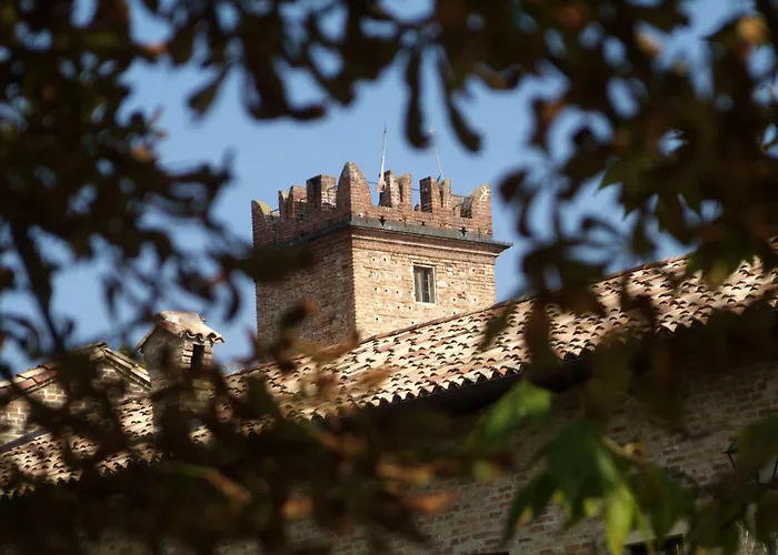 Hotel Relais Castello Di Razzano Alfiano Natta