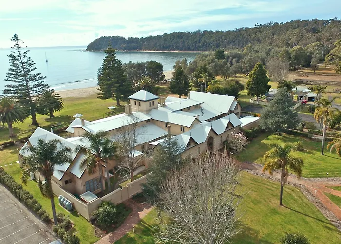 Seahorse Inn & Villas