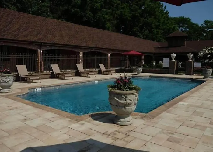 Chalet Inn & Suites