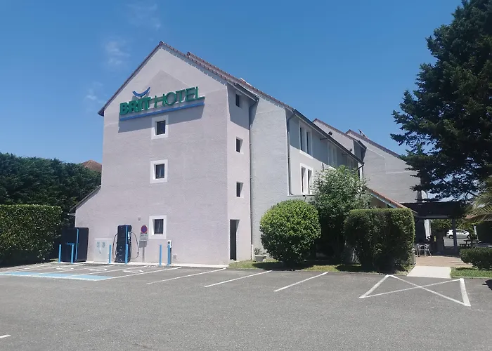 Brit Hotel Confort Pau Lons