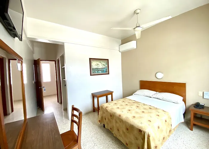 Hotel Delfines - A 2 Calles Del Acuario Veracruz
