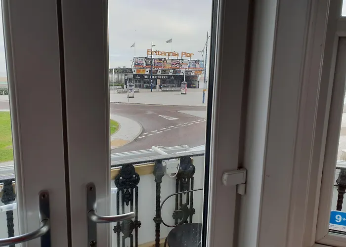 Henrys On The Prom