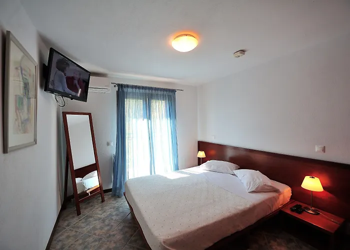Eye Q Resort Seaview Skiathos-Stadt