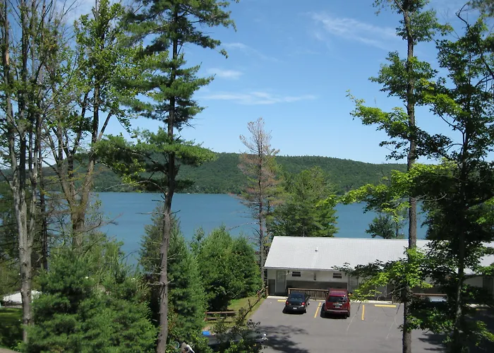 Lake 'N Pines Motel