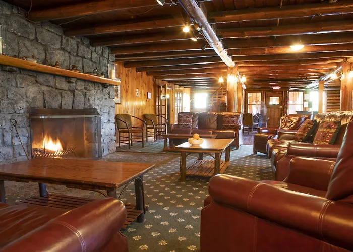 Garnet Hill Lodge North River