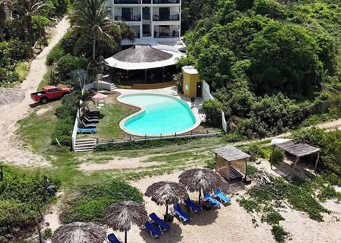 Manta Raya Hotel - Right On The Beach