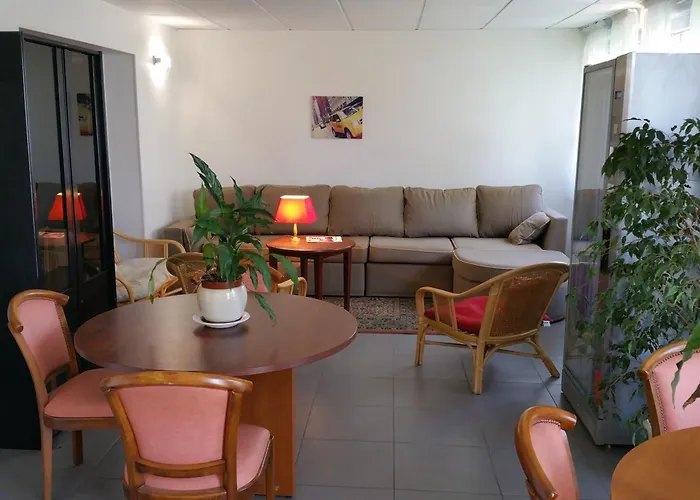 Hôtel le Grand Terre Chartronges