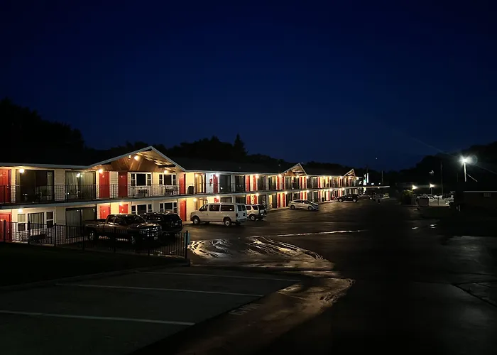 All Star Inn & Suites