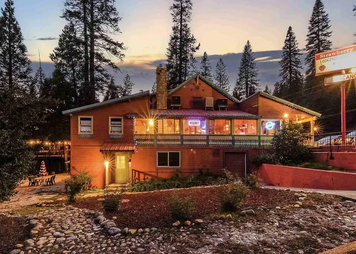 Strawberryinn River Front Resort