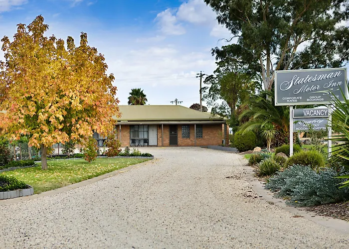 Statesman Motor Inn