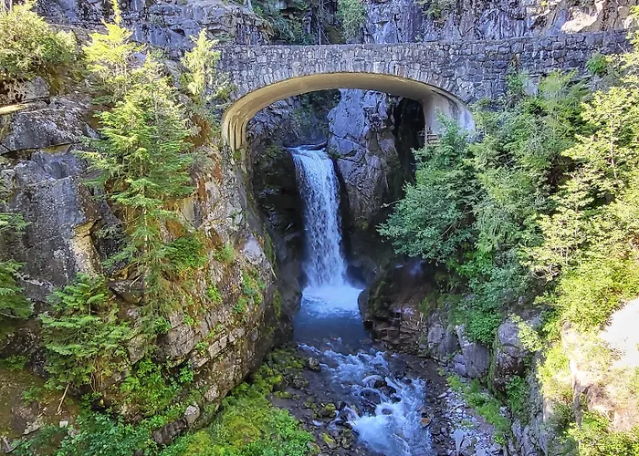 Crest Trail Lodge