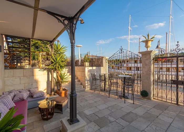 B&B Heritage Villa Apolon Stari Grad 