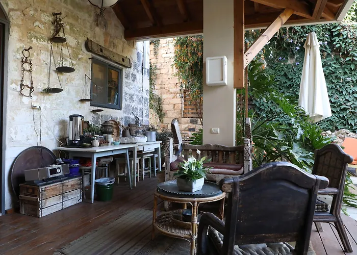 Shulamit Yard