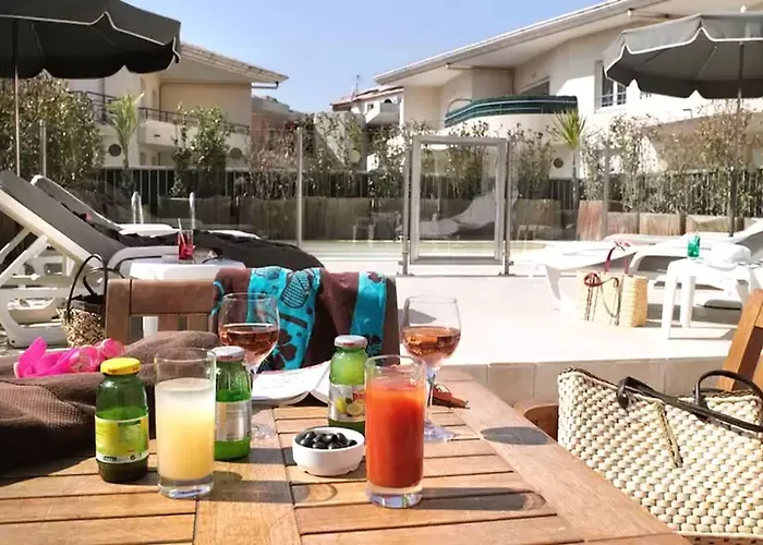 Brit Hotel Confort Le Revest Sainte-Maxime