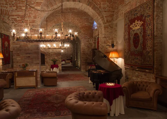 Castello Di Guarene Hotel